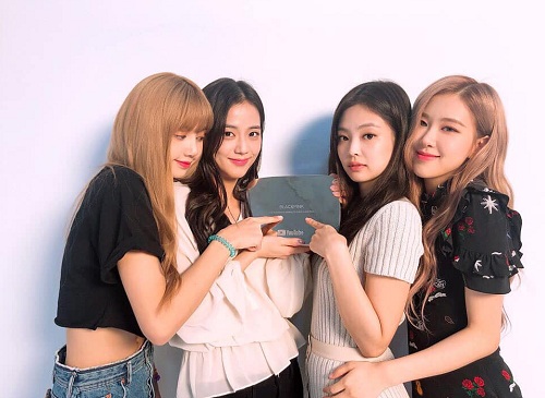 Có ai trong Lazi là fan của BLACKPINK không?