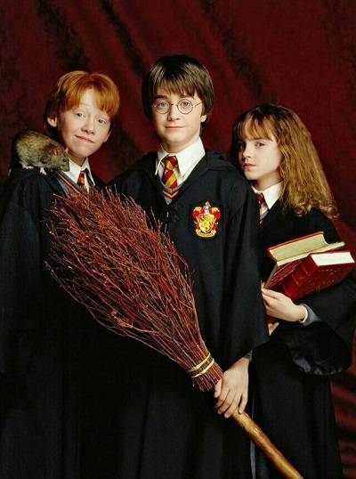 Mn cho mình hỏi bạn có phải fan Harry Potter hông :>