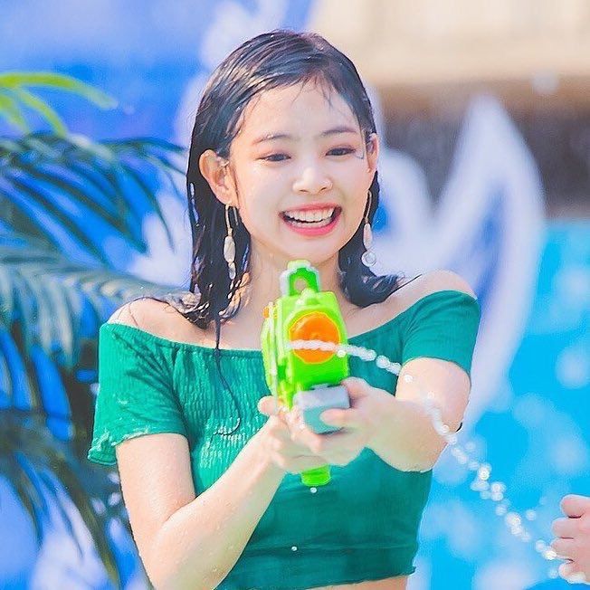 Jennie cute lém phải khom nà?