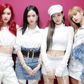 còn đây là cả 1 nhóm BLACKPINK của tui ( tui là blink mà )