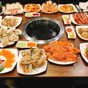 Mệt quá! Làm bữa buffet hải sản nướng cho đỡ mệt