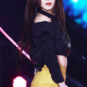 Chị Jisoo or Chj Lisa // Bn chọn ai ???