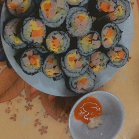 Lần đầu tự lm kimbap nek