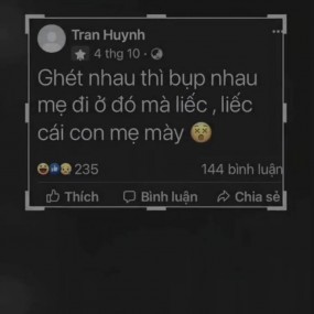 Liếc cái mẹ j