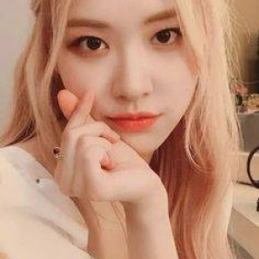 Yêu chị Rosé ai fan chị í thì like mạnh nha k fan thì like thì like tùy