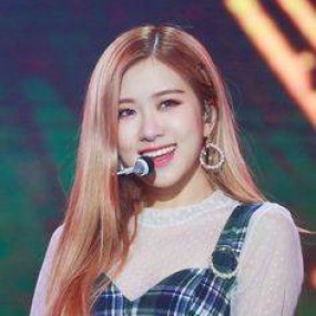 Yêu chị Rosé ai fan chị í thì like mạnh nha k fan thì like thì like tùy