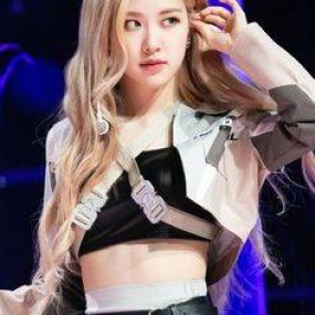 Yêu chị Rosé ai fan chị í thì like mạnh nha k fan thì like thì like tùy