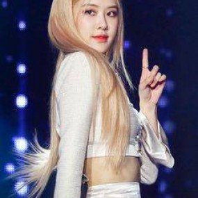 Yêu chị Rosé ai fan chị í thì like mạnh nha k fan thì like thì like tùy