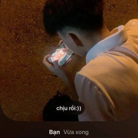 Anh ta hong thèm chơi với toii