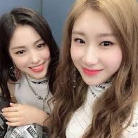 chaeryeong và những thành viên nhóm itzy