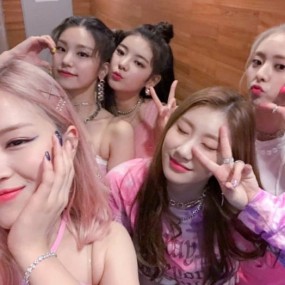 chaeryeong và những thành viên nhóm itzy