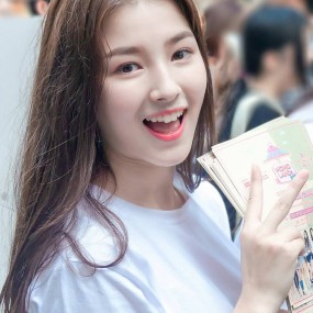 Nancy momoland