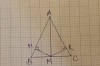 a) Vì tam giác ABC là tam giác cân có:<br/>AM là đường trung tuyến<br/>nên AM vừa là đường cao vừa là đường phân giác<br/>=> Góc BAM = góc MAC<br/>Xét ΔAMB và ΔMAC có<br/>góc BAM = góc CAM ( CMT)<br/>AM chung<br/>AMB = góc AMC ( cùng bằng 90 độ )<br/>Vậy Tam giác ABM = tam giác AMC<br/>b) Xét ΔAHM vuông tại H và ΔAKM vuông tại K có:<br/>AM chung<br/>góc HAM = gócKAM<br/>Do đó: ΔAHM=ΔAKM<br/>=> MH=MK